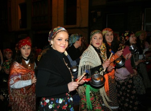 Aratosteek beteko dute asteburua, gaurko Kaldereroen kalejirarekin hasita