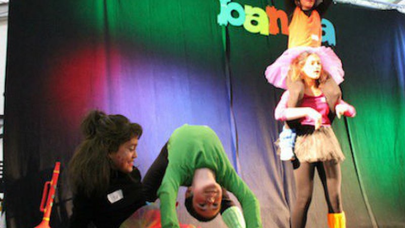 Aratosteetako play-back lehiaketarako izen-ematea zabalik