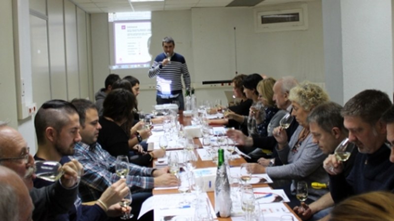 Ardo eta txakolin artean berbetan