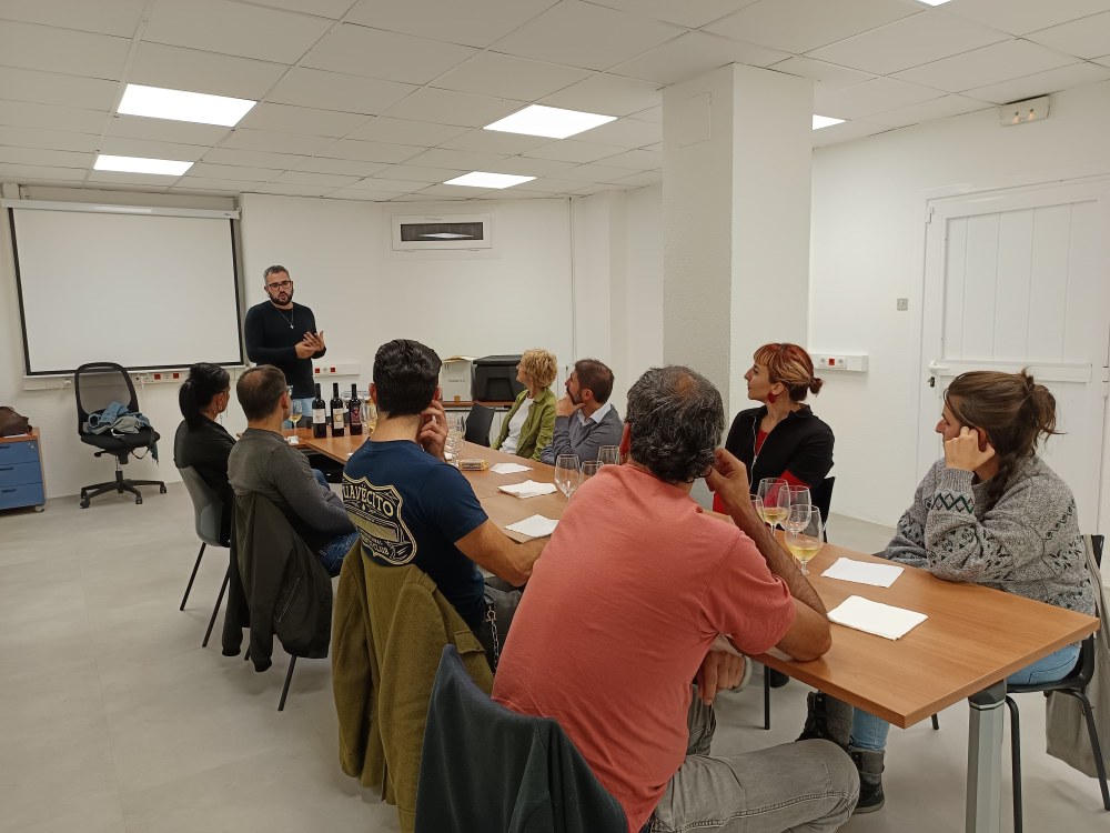 Ardogintza ekologikoaren inguruan jardun dute Illunabarrian programaren barruan