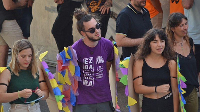 [ARGAZKI-BILDUMA] Gazte egunaren urteurrena, kale antzerkia, suzko erroberak eta berbena