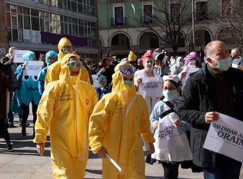 [Argazki-bilduma] Kalejira aldarrikatzailea antolatu zuen #zaldibarArgitu plataformak