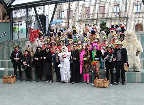 ARGAZKI-BILDUMA Koko-marru eta koko-dantzarien konpartsak Errebalen egin du lehen agerraldia