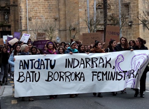 [ARGAZKI-BILDUMA] Aldarrikapen moreak Eibarko kaleak hartu zituen atzo, martxoak 8