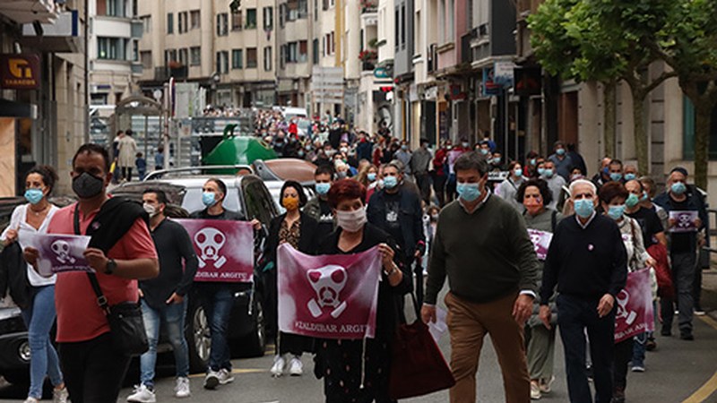 [ARGAZKIAK] Zapatuan Zaldibar Argituk deitutako manifestazioak zeharkatu zuen herria