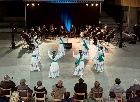 [ARGAZKIAK] Atzo eman zuten Santa Zeziliaren omenezko kontzertua Errebal Plazan