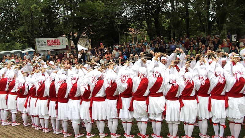 ARGAZKIAK | Dantzak eta giroa Arrate egunean