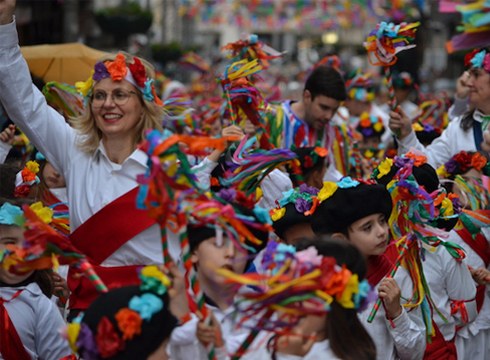 ARGAZKIAK | Denetariko mozorroak Eguen Zuriko kalejiretan