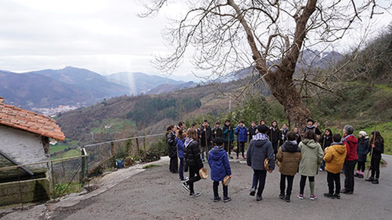 ARGAZKIAK | Eibarko Musika Eskolakoak santaeskean ibili ziren zapatuan