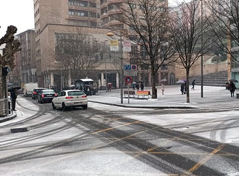 [ARGAZKIAK] Elurrak Eibar zuritu eta Udalak segurtasunerako protokoloa aktibatu du