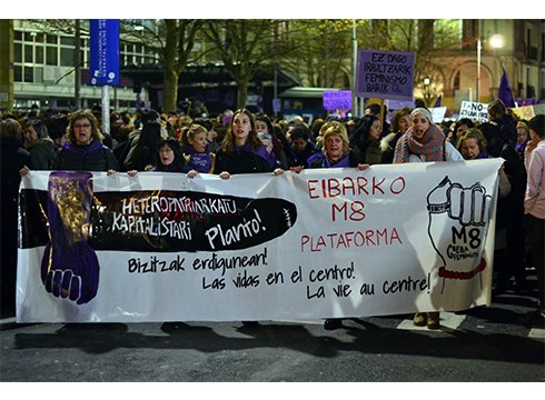 [ARGAZKIAK] Emakumeek* Eibarko kaleak hartu dituzte Martxoaren 8an