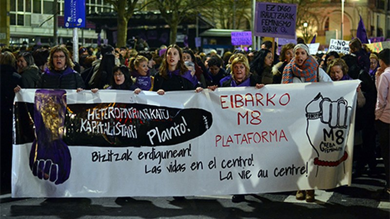 [ARGAZKIAK] Emakumeek* Eibarko kaleak hartu dituzte Martxoaren 8an