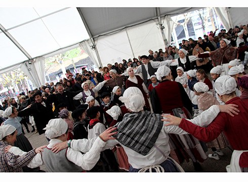 ARGAZKIAK | Giro ederrean ospatu zen Plazara Dantzara erromeria