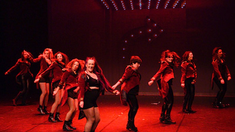 [Argazkiak] KAXA Zirkoak aho zabalik laga zuen Coliseoan bildu zen jendea