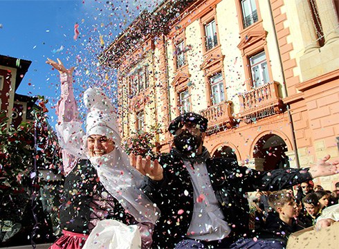 ARGAZKIAK | Urkizutik Untzagaraino kantu artean joan dira Olentzero eta Mari Domingi