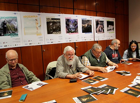 Argazkilaritza Maiatzean-eko egitaraua aurkeztu dute Klub Deportiboko argazkilaritza taldekoek