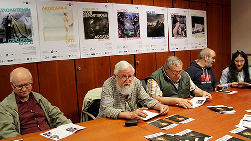 Argazkilaritza Maiatzean-eko egitaraua aurkeztu dute Klub Deportiboko argazkilaritza taldekoek