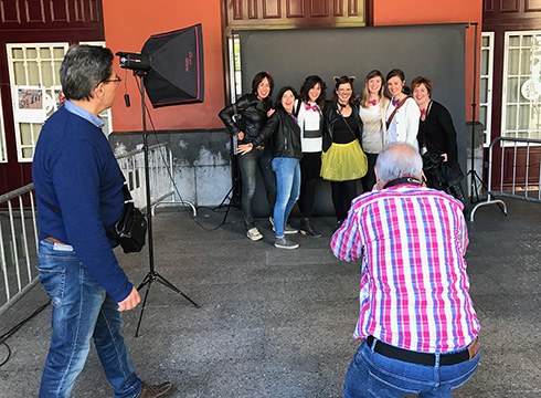 Argazkilaritzak Untzaga beteko du zapatu arratsaldean, plaza argazki estudio bilakatuta