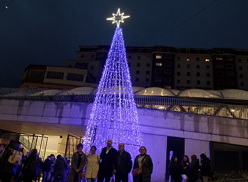 Argiak piztearekin batera hasi da Udalak eta Eibar Merkataritza Gune Irekiak sustatutako Gabonetako kanpaina