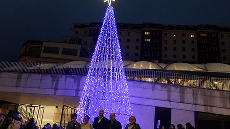 Argiak piztearekin batera hasi da Udalak eta Eibar Merkataritza Gune Irekiak sustatutako Gabonetako kanpaina