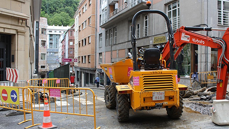Arikitxako zeharbidea trafikoarentzat itxita dago, kanalizazio lanen eraginez
