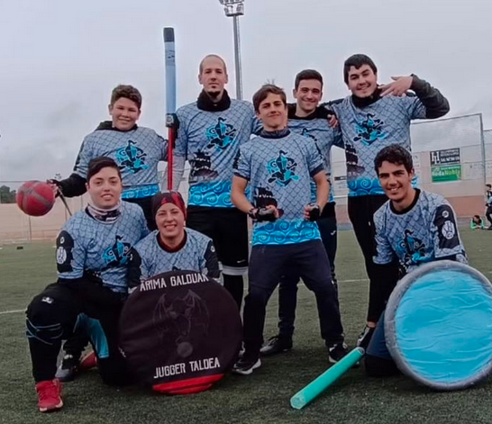 Jessica Ots eta Rousse Garcia Neguko Kopa jokatzen aritu dira Huelvako jugger talde batekin