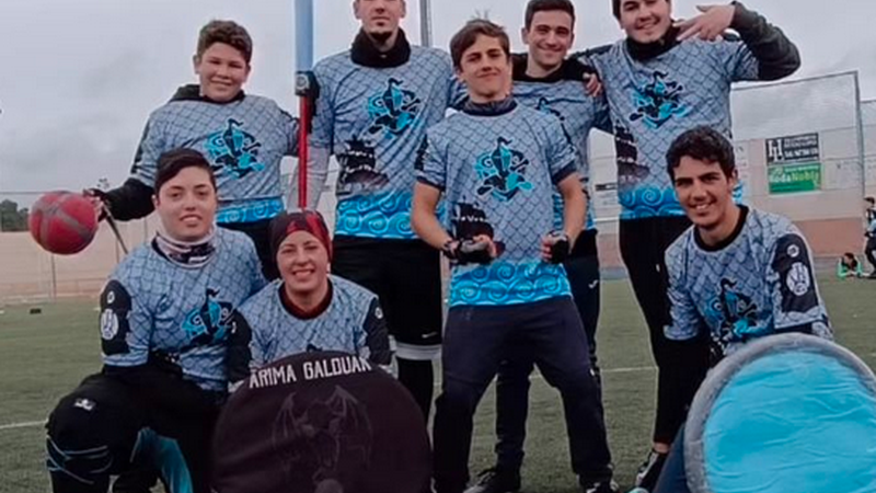 Jessica Ots eta Rousse Garcia Neguko Kopa jokatzen aritu dira Huelvako jugger talde batekin