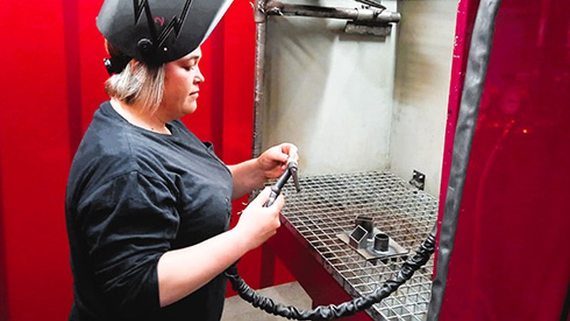 Armeria Eskola Elkarteak %50eko kontratazio-konpromisoa duen soldadura TIG ikastaroa antolatu du