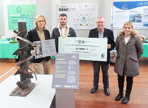 Armeria Eskolak "Ekonomia zirkularra modelatuz" eskultura erakusketan parte hartu du