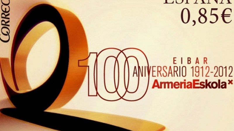 Armeria Eskolaren Mendeurrenaren seilua aurkeztu dute