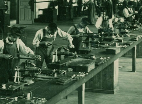 Armeriaren historiari errepasoa emateko erakusketa gaurtik aurrera Portalean