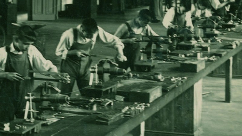 Armeriaren historiari errepasoa emateko erakusketa gaurtik aurrera Portalean