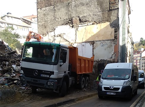 Arragueta kalea trafikoarentzat zein oinezkoentzat zabaldu dute