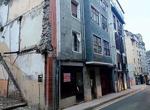 Arraguetako 17. zenbakia aurri egoeran dagoenez bizilagunak ezin izango dira bueltatu