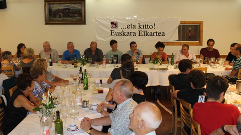 Arrate bezperako bertso-afarirako azken txartelak lortzeko aukera