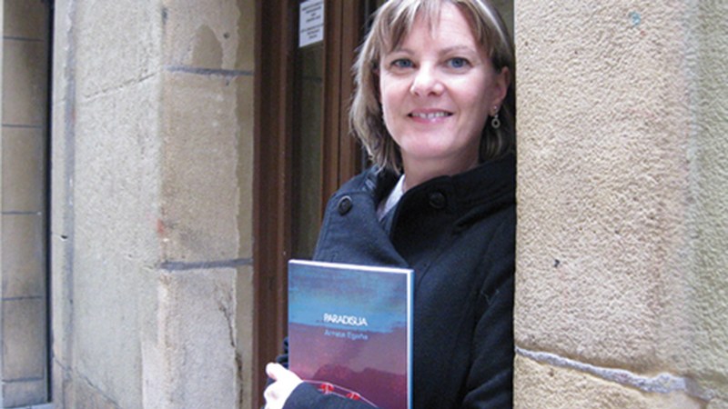 Arrate Egaña idazleak "Paradisua" liburuaz jardungo du gaur Harixa Emoten euskerazko irakurketa taldean