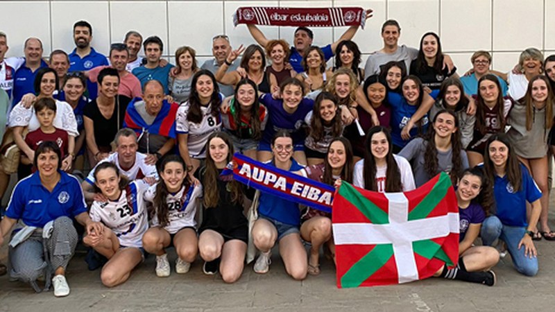 Arrate Eibar Eskubaloiko neskek Euskadi Cup irabazi zuten jubenil mailan