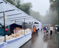 Arrateko Amaren eguna azken urteotako euritsuena izan da