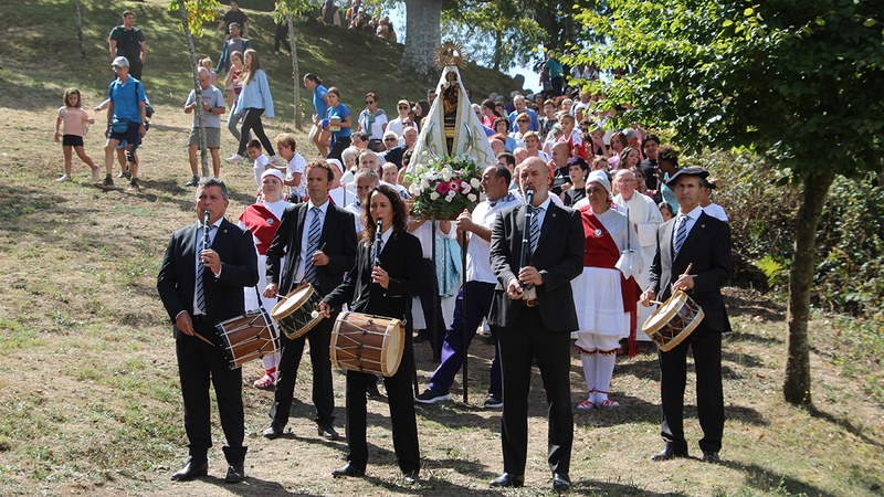 Arrateko Amaren jaiak jendetza erakarri du aurten