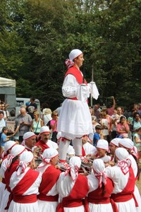 Arrateko Amaren jaiak jendetza erakarri du aurten Arrateko Amaren jaiak jendetza erakarri du aurten