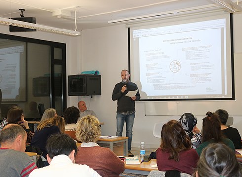 Arrateko Andra Marik "Aniztasun soziala eskolan: komunitatearen ahotsak" jardunaldietan parte hartu du