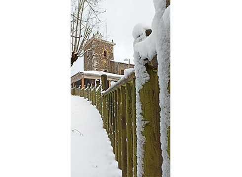 Arrateko errepidea itxita dago izotzarengatik