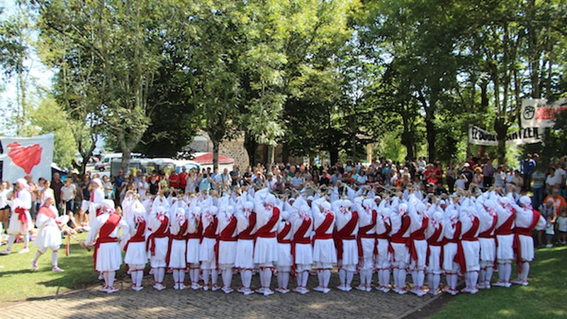 ARRATEKO JAIAK | Kezkaren Arrateko Amaren dantzak