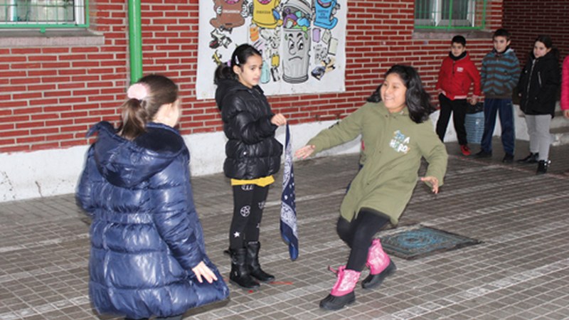 Arrateko Andra Mari ikastetxekoek Zapiaren jokoa azaldu digute (BIDEOA)