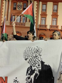 Arratsaldean ere ehundaka eibartar elkartu dira Untzagan, Gernika Palestina herri ekimenak egindako deiari erantzunez