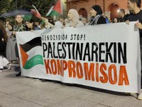 Arratsaldean ere ehundaka eibartar elkartu dira Untzagan, Gernika Palestina herri ekimenak egindako deiari erantzunez