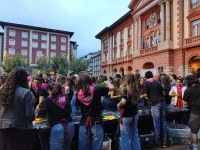 Arratsaldean ere sagardoa euskaraz dastatzeko aukera ederra egon da Untzagan