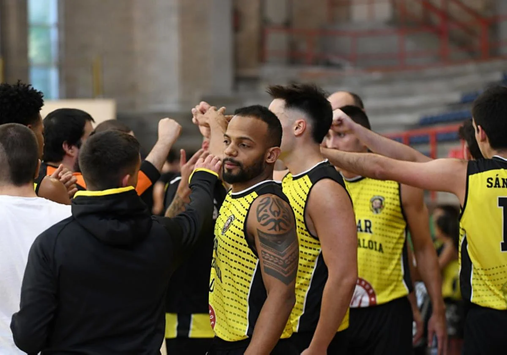 Artesanos Juantxo saskibaloi taldeak arnasa hartu du Aldapetari irabazita