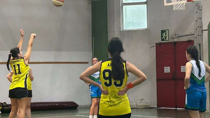 Artesanos Juantxo saskibaloi taldeak beste garaipen bat lortu du