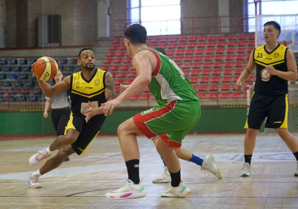 Artesanos Juantxo saskibaloi taldeak bikain hasi du liga